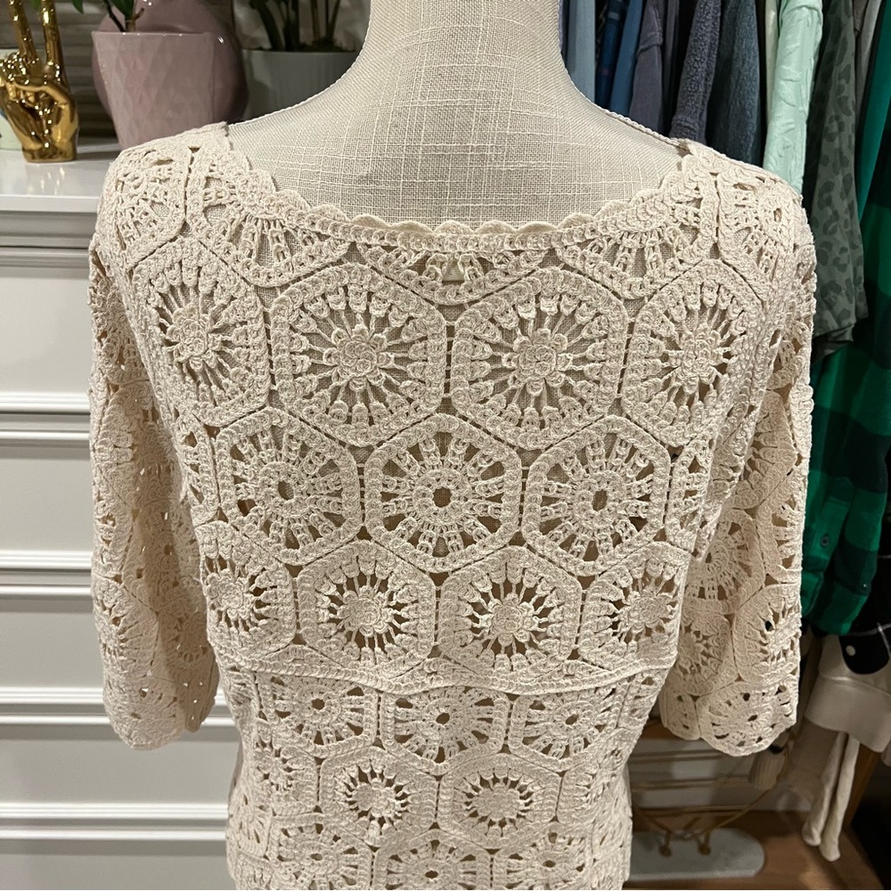 Ultra Pink | Cream Crochet Lace Top size Medium - Picture 5 of 11